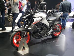 Yamaha MT-03 ganha visual ‘robótico’ no Brasil