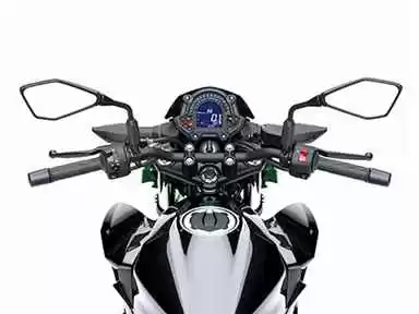 Nova Kawasaki Z400 2020 ergonomia