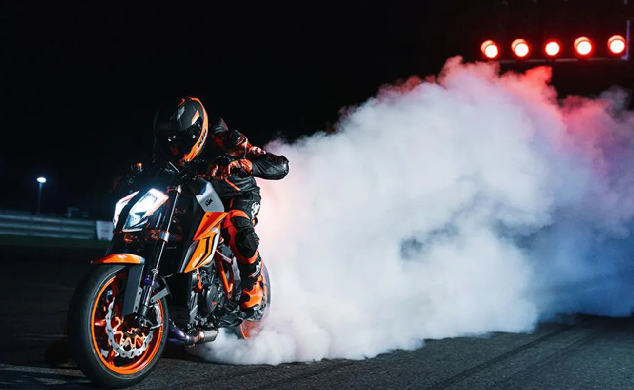 KTM revela um novo modelo 1290 Super Duke R Evo com molas eletrônicas WP