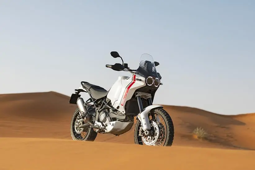 Ducati DesertX combina um visual retro de aventura
