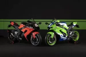 Equipe Kawasaki World Superbike leiloa herança ZX-10RRs